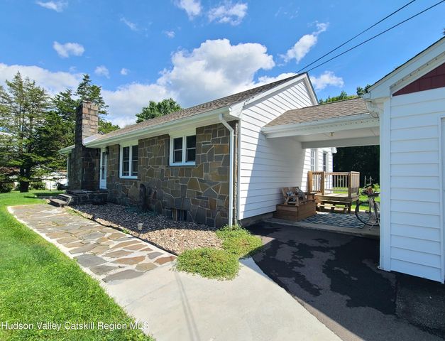 24 Dubois Road, New Paltz, NY 12561