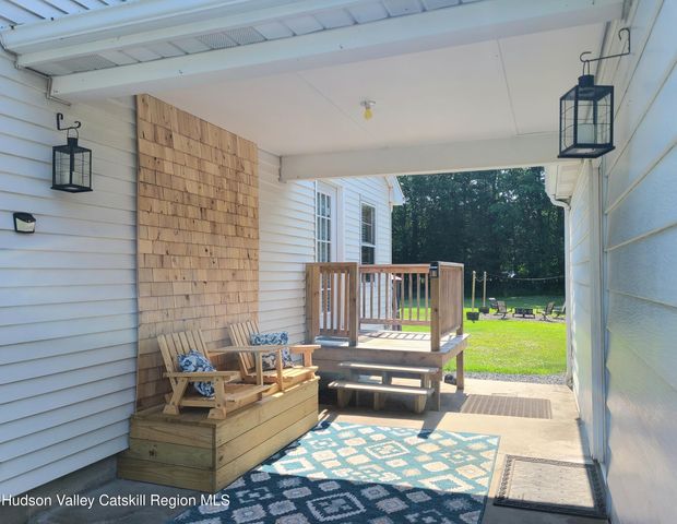 24 Dubois Road, New Paltz, NY 12561