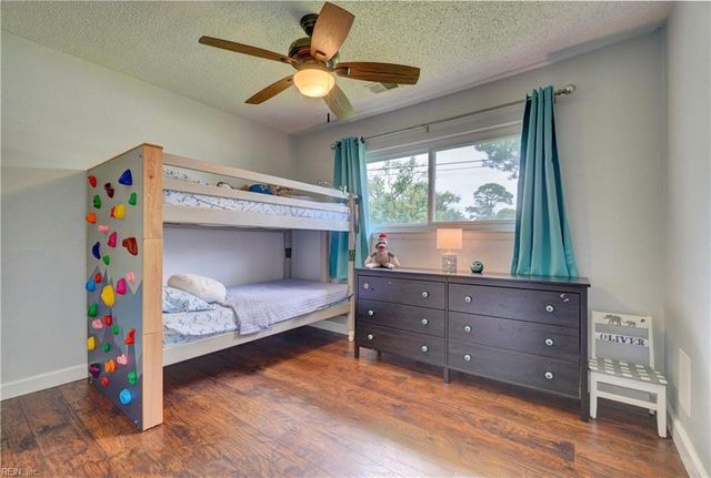 869 Hunting Hill LN, Virginia Beach, VA 23455