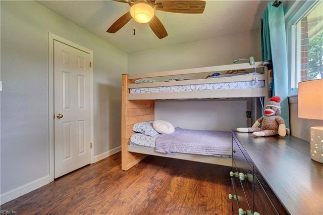 869 Hunting Hill LN, Virginia Beach, VA 23455