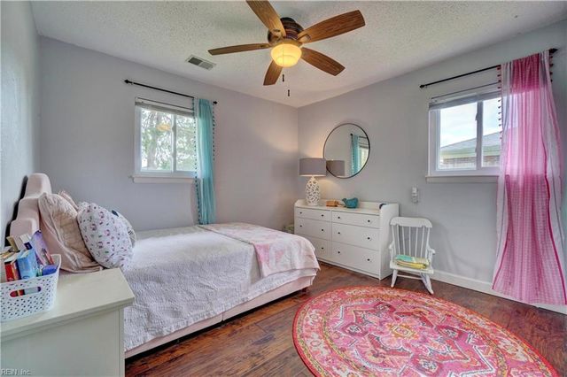 869 Hunting Hill LN, Virginia Beach, VA 23455