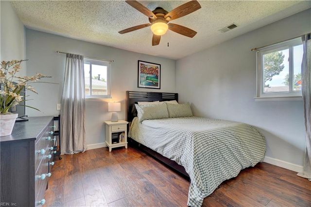 869 Hunting Hill LN, Virginia Beach, VA 23455