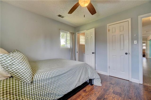869 Hunting Hill LN, Virginia Beach, VA 23455