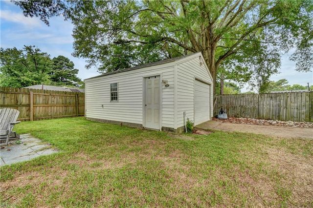 869 Hunting Hill LN, Virginia Beach, VA 23455