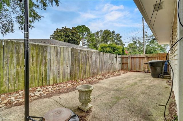 869 Hunting Hill LN, Virginia Beach, VA 23455