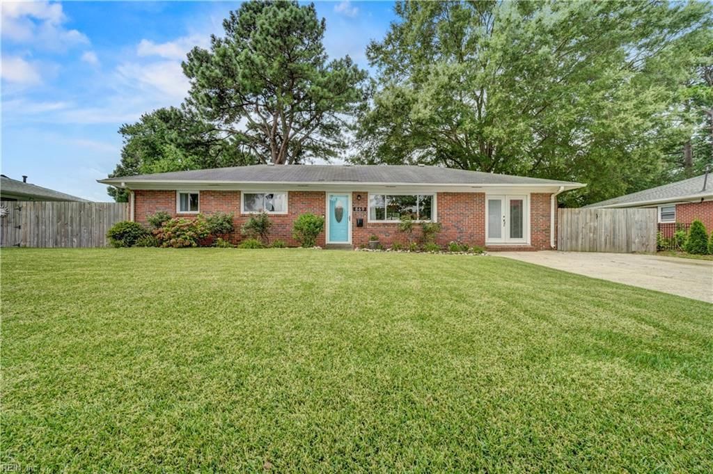869 Hunting Hill LN, Virginia Beach, VA 23455
