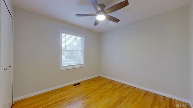 715 Lakeside Drive, Waterford Charter Township, MI 48328