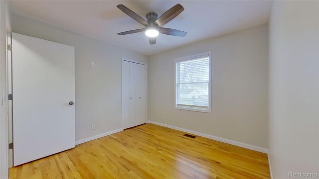 715 Lakeside Drive, Waterford Charter Township, MI 48328