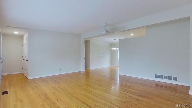 715 Lakeside Drive, Waterford Charter Township, MI 48328