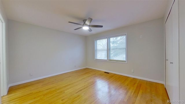 715 Lakeside Drive, Waterford Charter Township, MI 48328