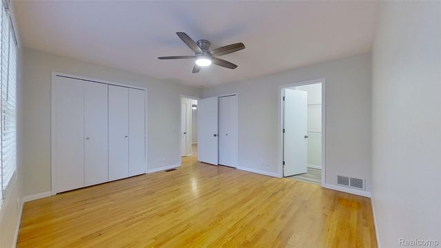 715 Lakeside Drive, Waterford Charter Township, MI 48328