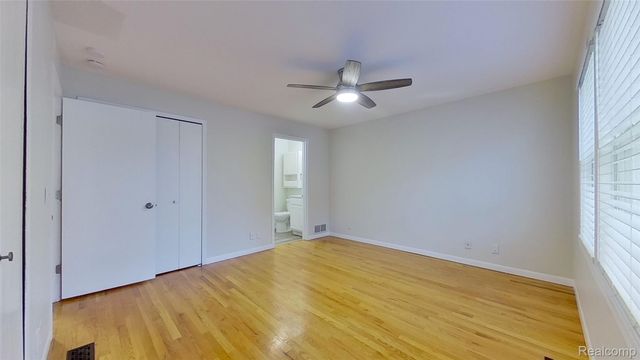 715 Lakeside Drive, Waterford Charter Township, MI 48328