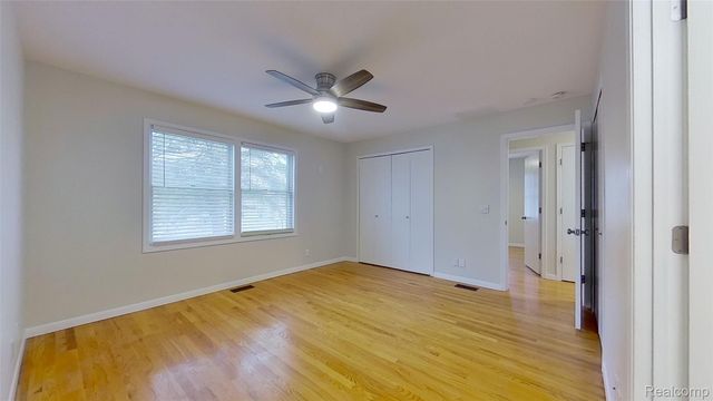 715 Lakeside Drive, Waterford Charter Township, MI 48328