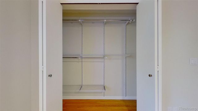 715 Lakeside Drive, Waterford Charter Township, MI 48328