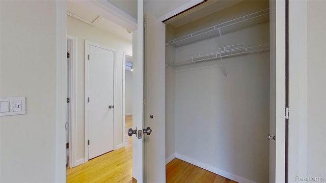 715 Lakeside Drive, Waterford Charter Township, MI 48328