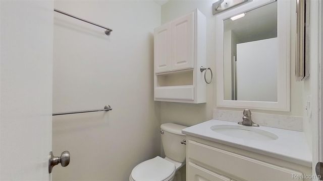 715 Lakeside Drive, Waterford Charter Township, MI 48328