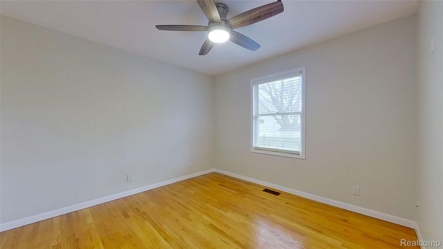 715 Lakeside Drive, Waterford Charter Township, MI 48328