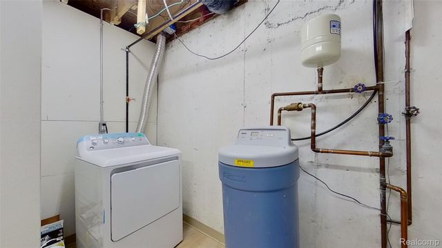 715 Lakeside Drive, Waterford Charter Township, MI 48328