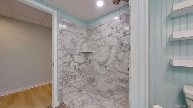 715 Lakeside Drive, Waterford Charter Township, MI 48328