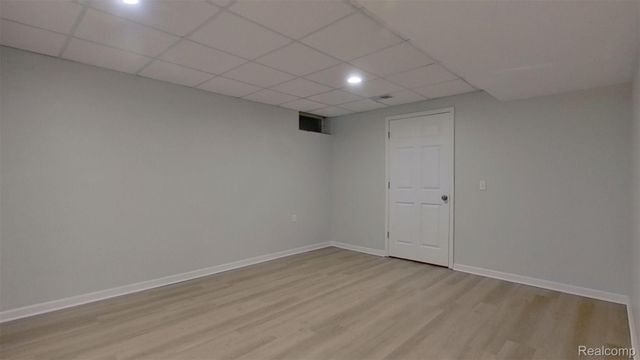 715 Lakeside Drive, Waterford Charter Township, MI 48328