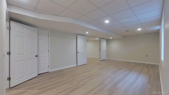 715 Lakeside Drive, Waterford Charter Township, MI 48328