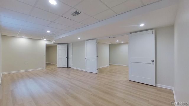 715 Lakeside Drive, Waterford Charter Township, MI 48328