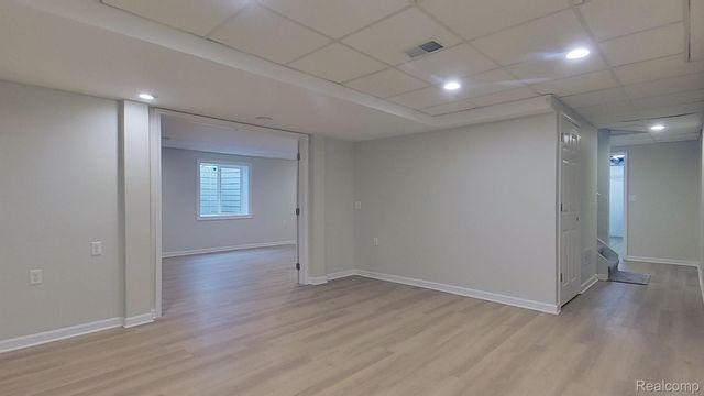 715 Lakeside Drive, Waterford Charter Township, MI 48328