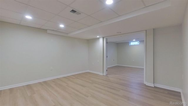 715 Lakeside Drive, Waterford Charter Township, MI 48328