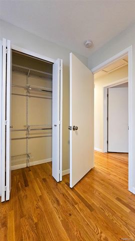 715 Lakeside Drive, Waterford Charter Township, MI 48328