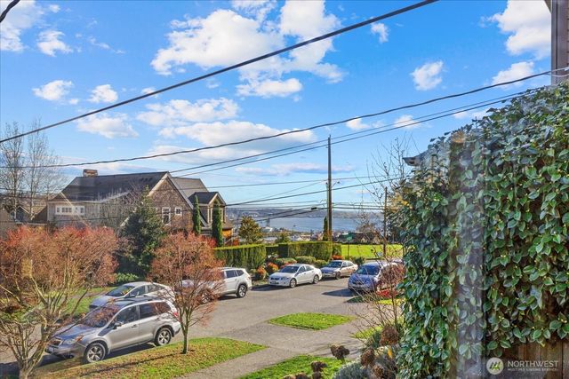 2515 27th Avenue W, Seattle, WA 98199