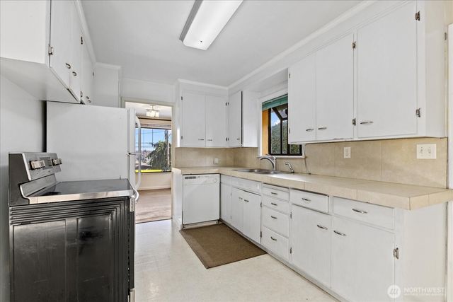 2515 27th Avenue W, Seattle, WA 98199