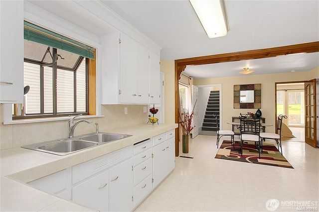 2515 27th Avenue W, Seattle, WA 98199