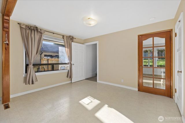 2515 27th Avenue W, Seattle, WA 98199