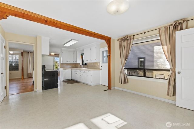 2515 27th Avenue W, Seattle, WA 98199