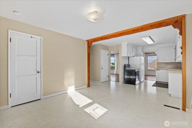 2515 27th Avenue W, Seattle, WA 98199