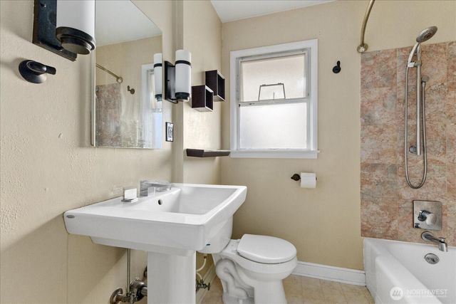 2515 27th Avenue W, Seattle, WA 98199