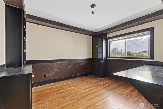 2515 27th Avenue W, Seattle, WA 98199