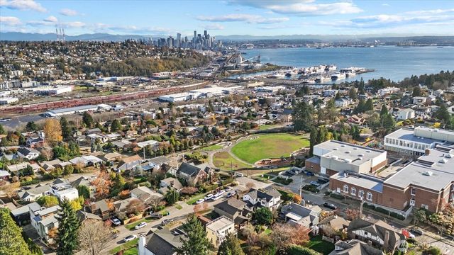 2515 27th Avenue W, Seattle, WA 98199