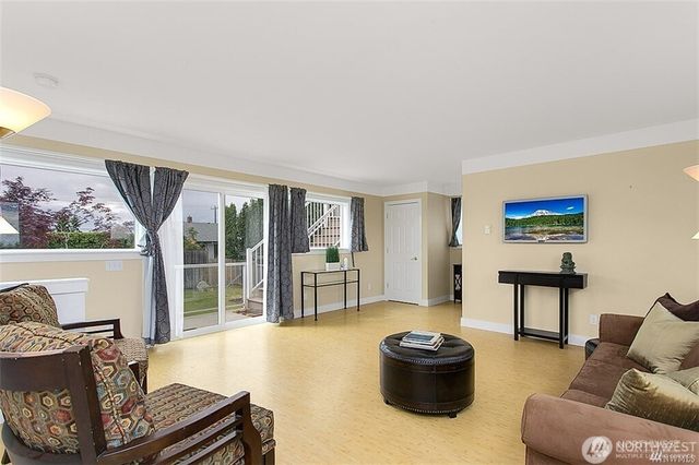 2515 27th Avenue W, Seattle, WA 98199