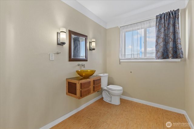 2515 27th Avenue W, Seattle, WA 98199