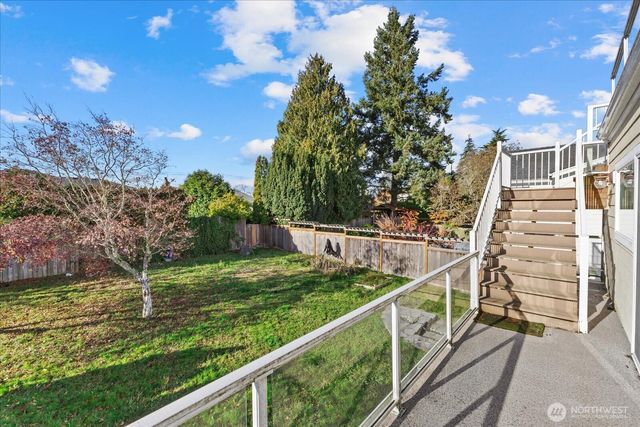 2515 27th Avenue W, Seattle, WA 98199