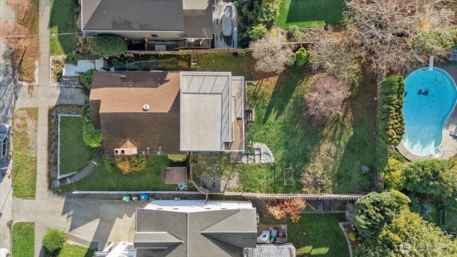 2515 27th Avenue W, Seattle, WA 98199