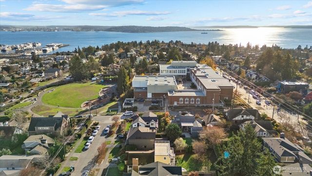 2515 27th Avenue W, Seattle, WA 98199