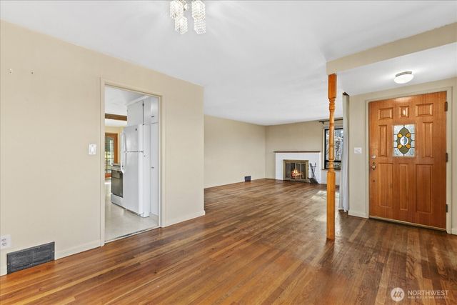 2515 27th Avenue W, Seattle, WA 98199