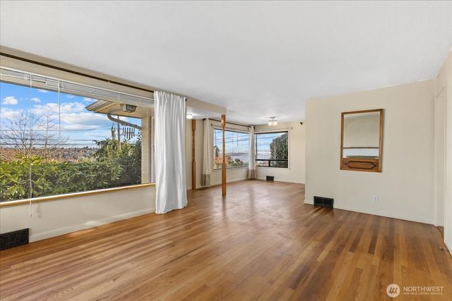 2515 27th Avenue W, Seattle, WA 98199