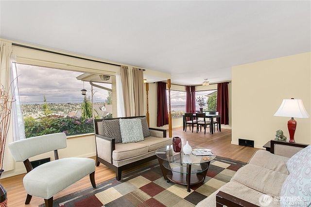 2515 27th Avenue W, Seattle, WA 98199