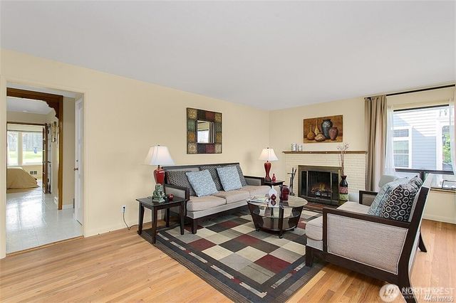 2515 27th Avenue W, Seattle, WA 98199