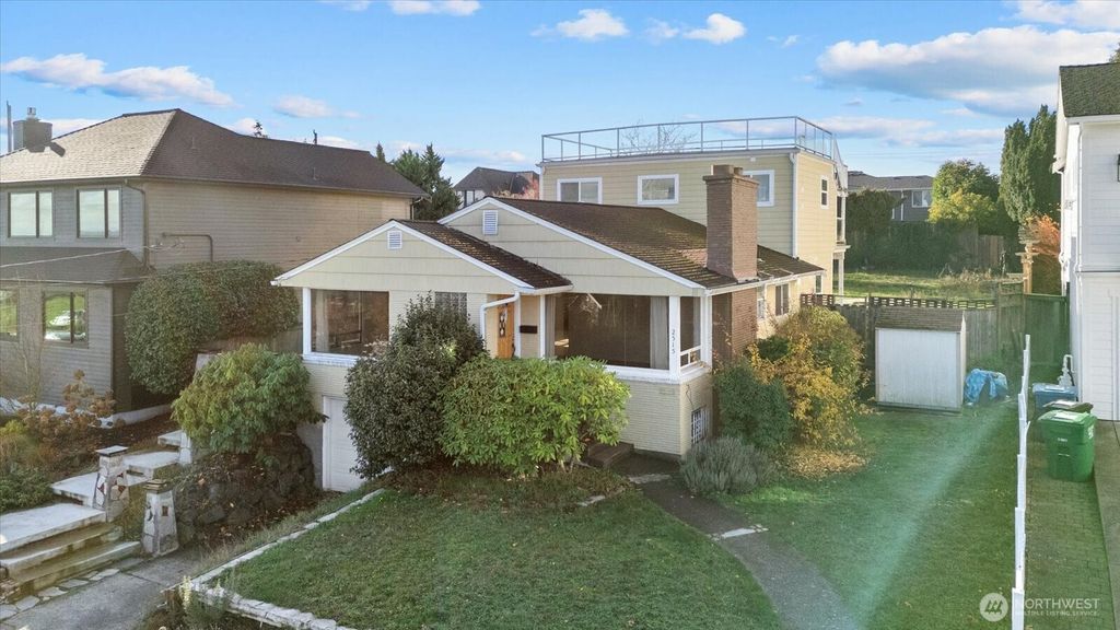 2515 27th Avenue W, Seattle, WA 98199