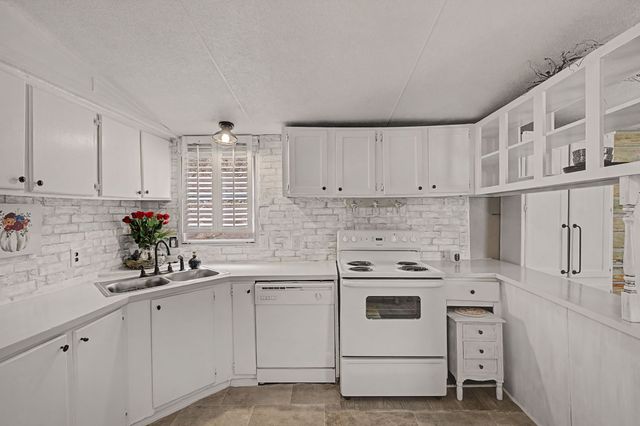 424 Bear Creek Trail, Centerville, TN 37033