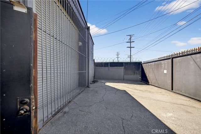 5221 Pacific Boulevard, Huntington Park, CA 90255
